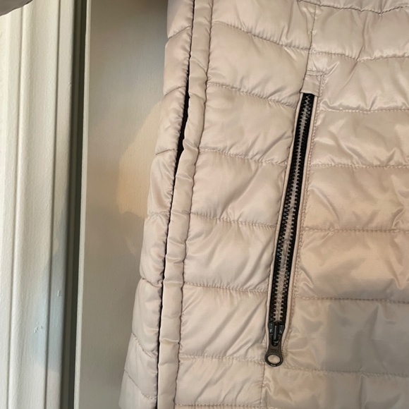 Everlane Renew Puffer Hoodie Cream - Picture 4 of 6